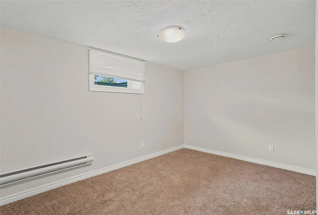 322 Witney Avenue N Saskatoon SK S7L 3M5