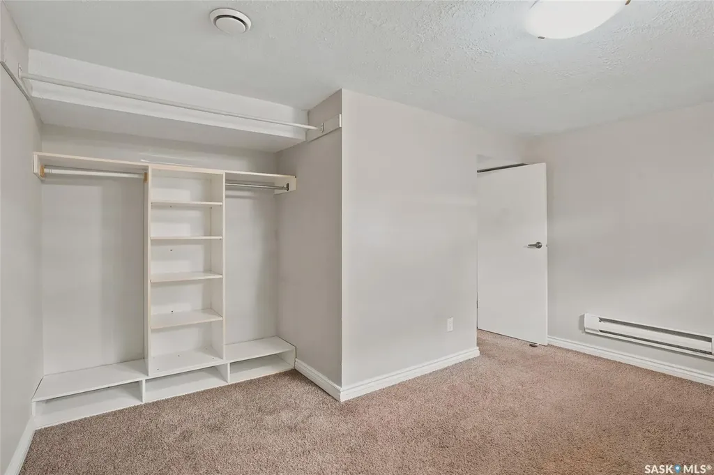 322 Witney Avenue N Saskatoon SK S7L 3M5
