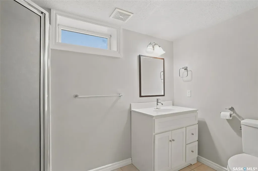 322 Witney Avenue N Saskatoon SK S7L 3M5