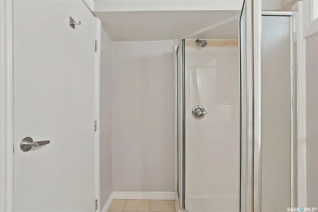322 Witney Avenue N Saskatoon SK S7L 3M5