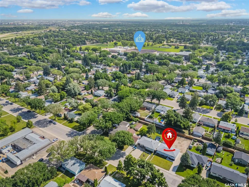 322 Witney Avenue N Saskatoon SK S7L 3M5