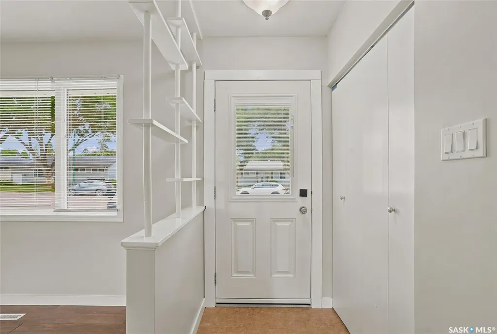 322 Witney Avenue N Saskatoon SK S7L 3M5