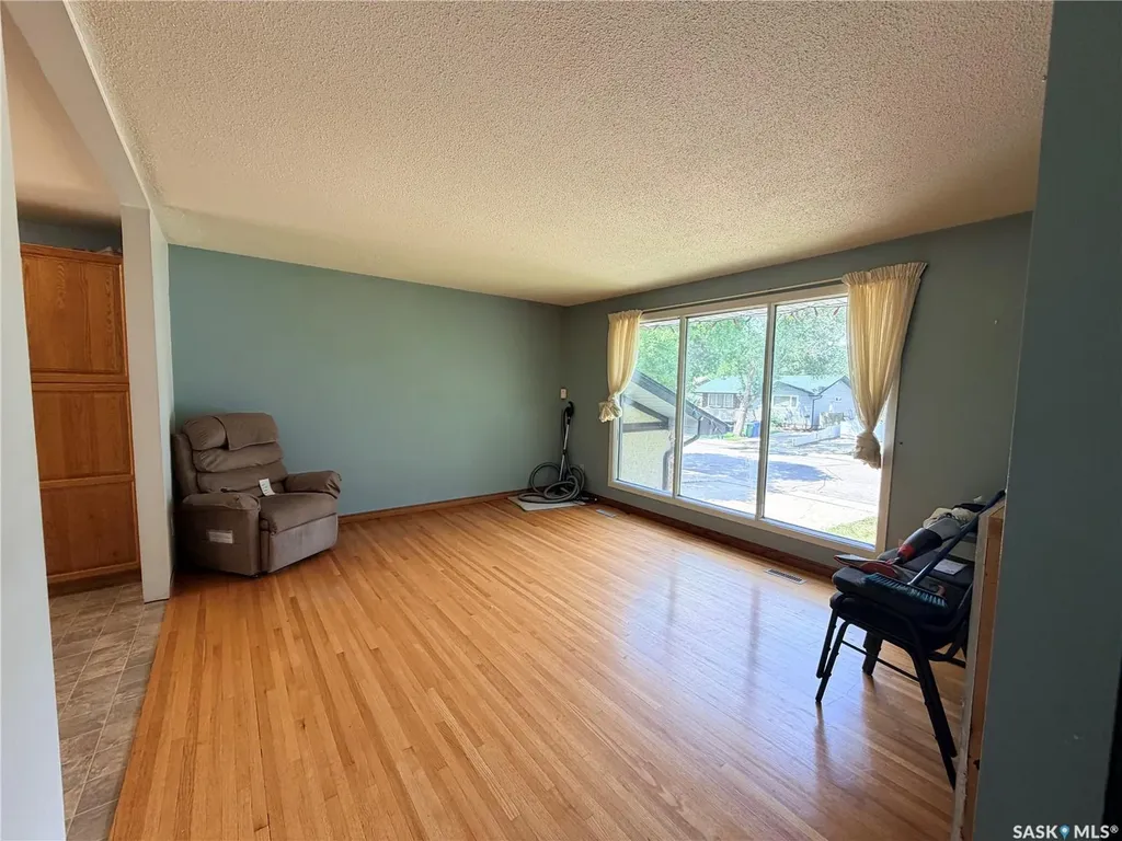 2221 Bedford Avenue E Regina SK S4N 0H1