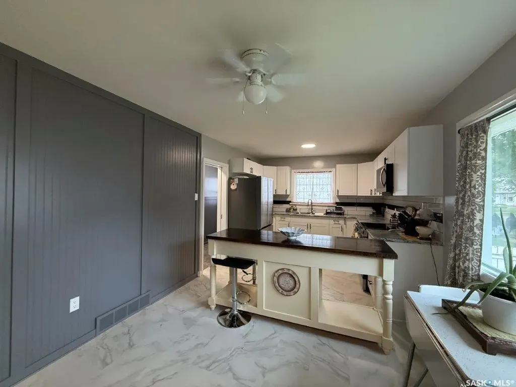 212 7th Avenue W Kindersley SK S0L 1S0