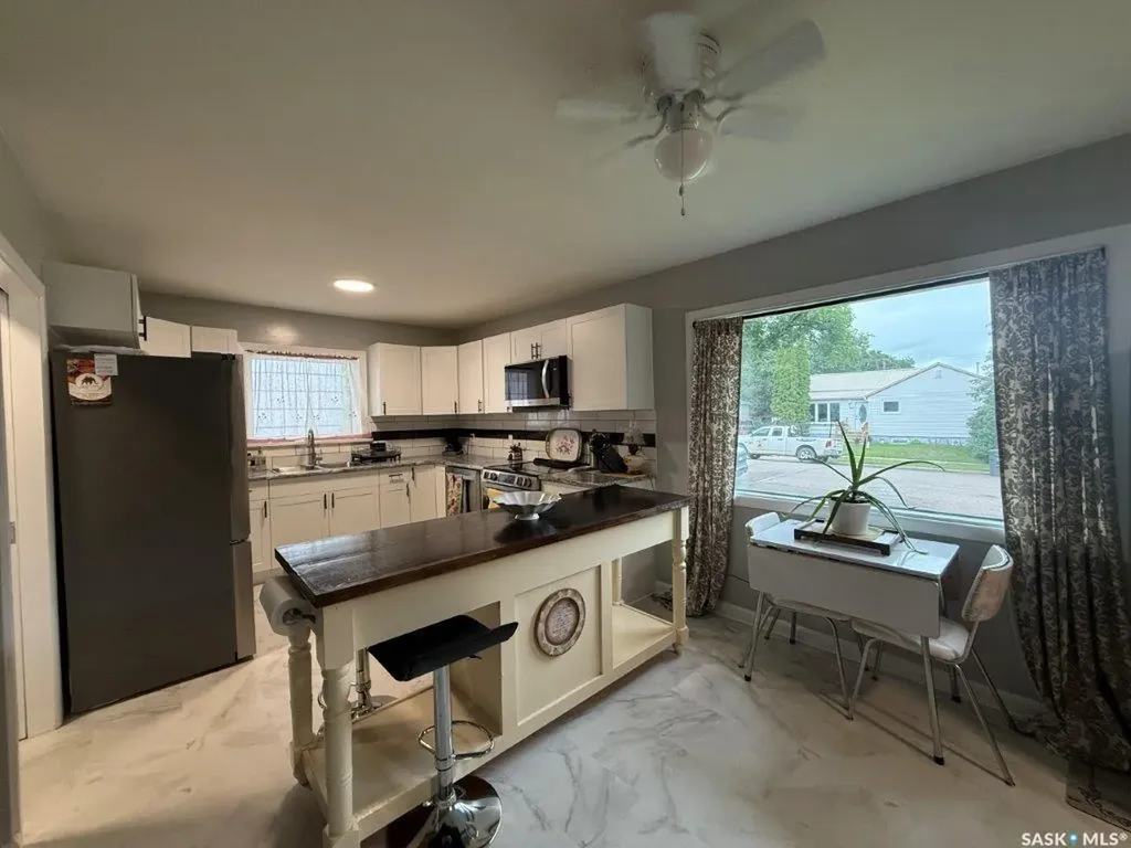 212 7th Avenue W Kindersley SK S0L 1S0
