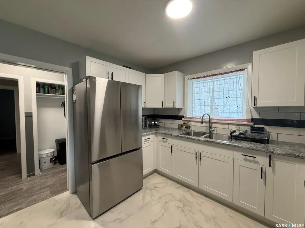 212 7th Avenue W Kindersley SK S0L 1S0
