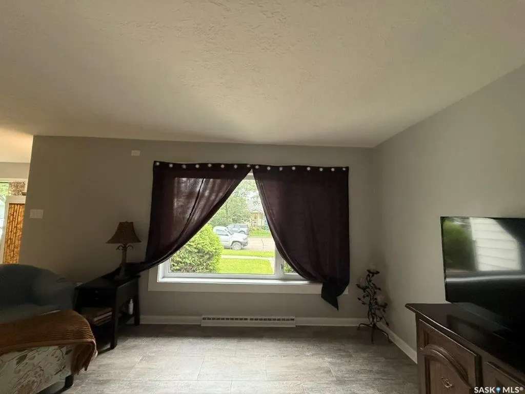 212 7th Avenue W Kindersley SK S0L 1S0