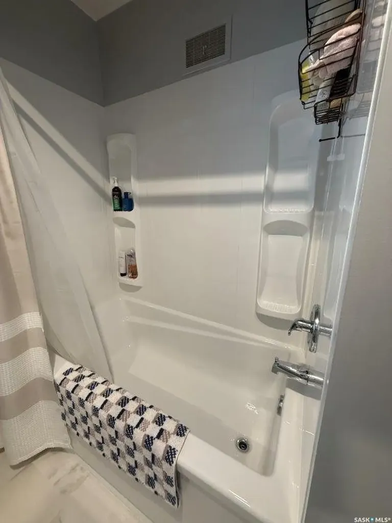 212 7th Avenue W Kindersley SK S0L 1S0