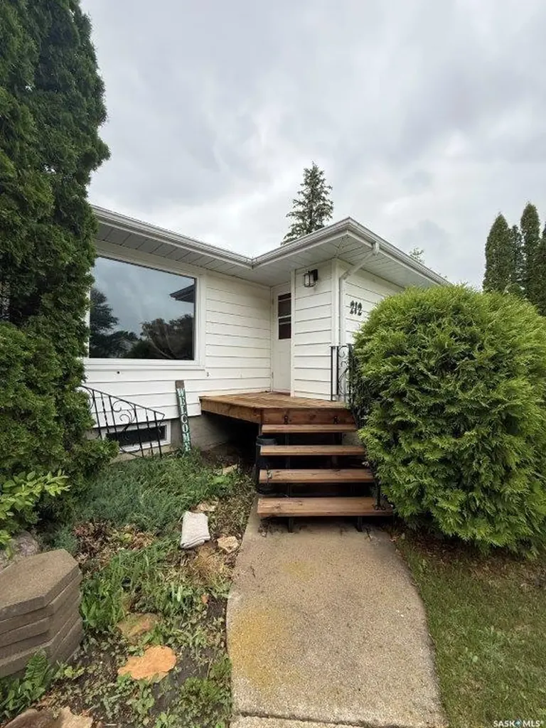 212 7th Avenue W Kindersley SK S0L 1S0