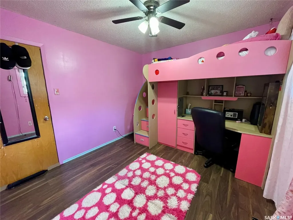 142 Cannon Street Regina SK S4N 4E3