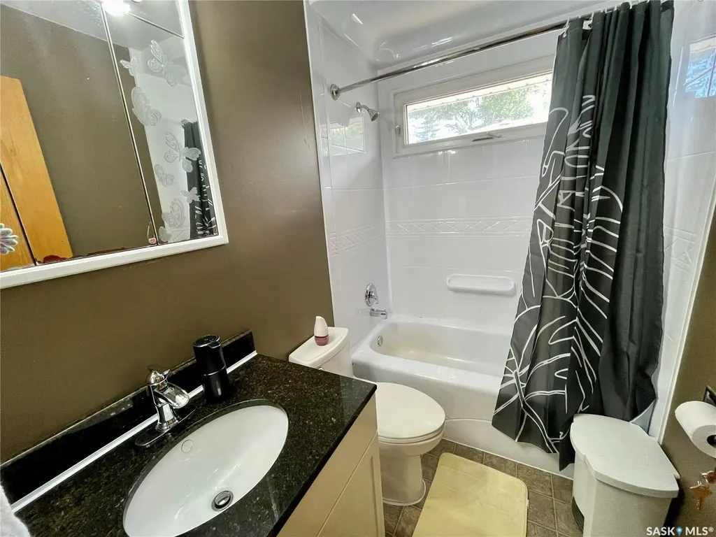 142 Cannon Street Regina SK S4N 4E3