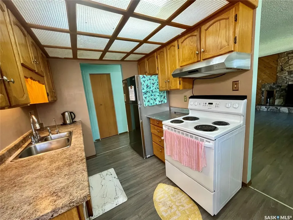 142 Cannon Street Regina SK S4N 4E3