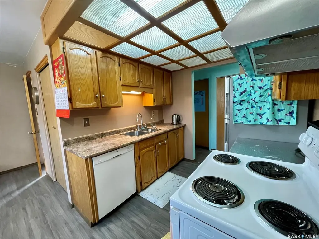 142 Cannon Street Regina SK S4N 4E3
