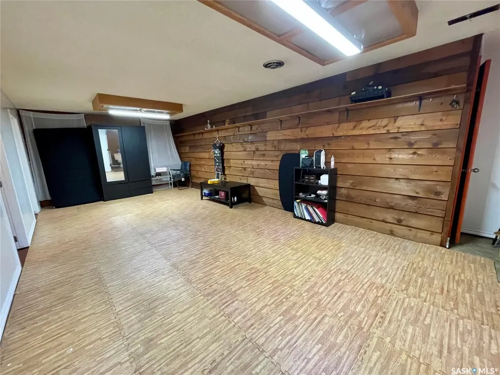 142 Cannon Street Regina SK S4N 4E3