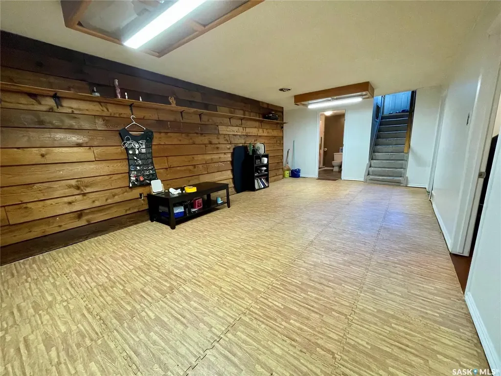 142 Cannon Street Regina SK S4N 4E3