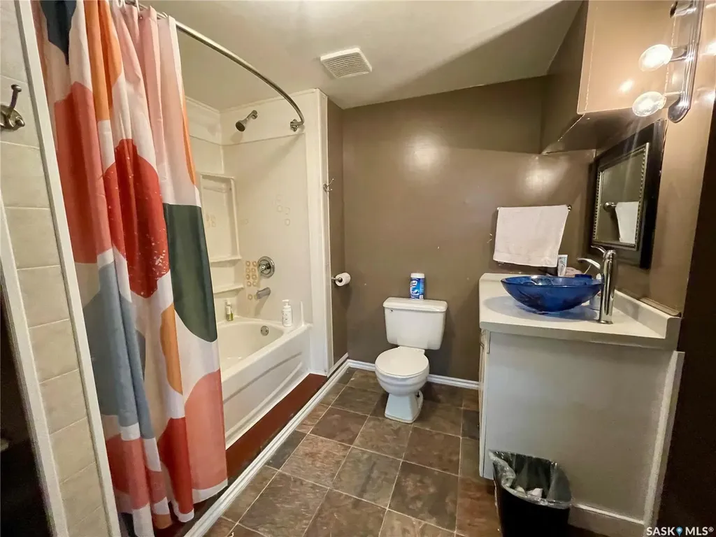 142 Cannon Street Regina SK S4N 4E3