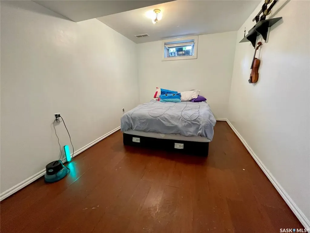 142 Cannon Street Regina SK S4N 4E3