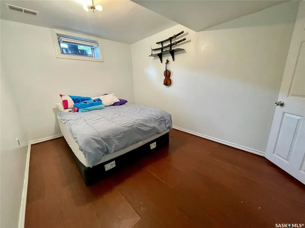 142 Cannon Street Regina SK S4N 4E3