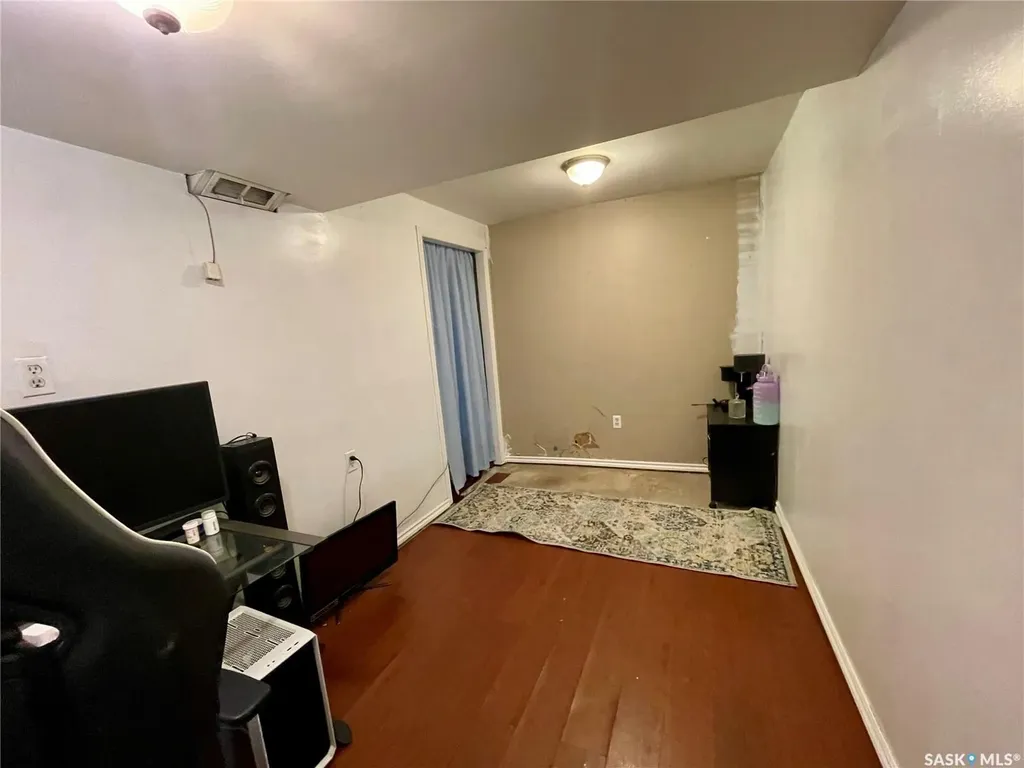 142 Cannon Street Regina SK S4N 4E3