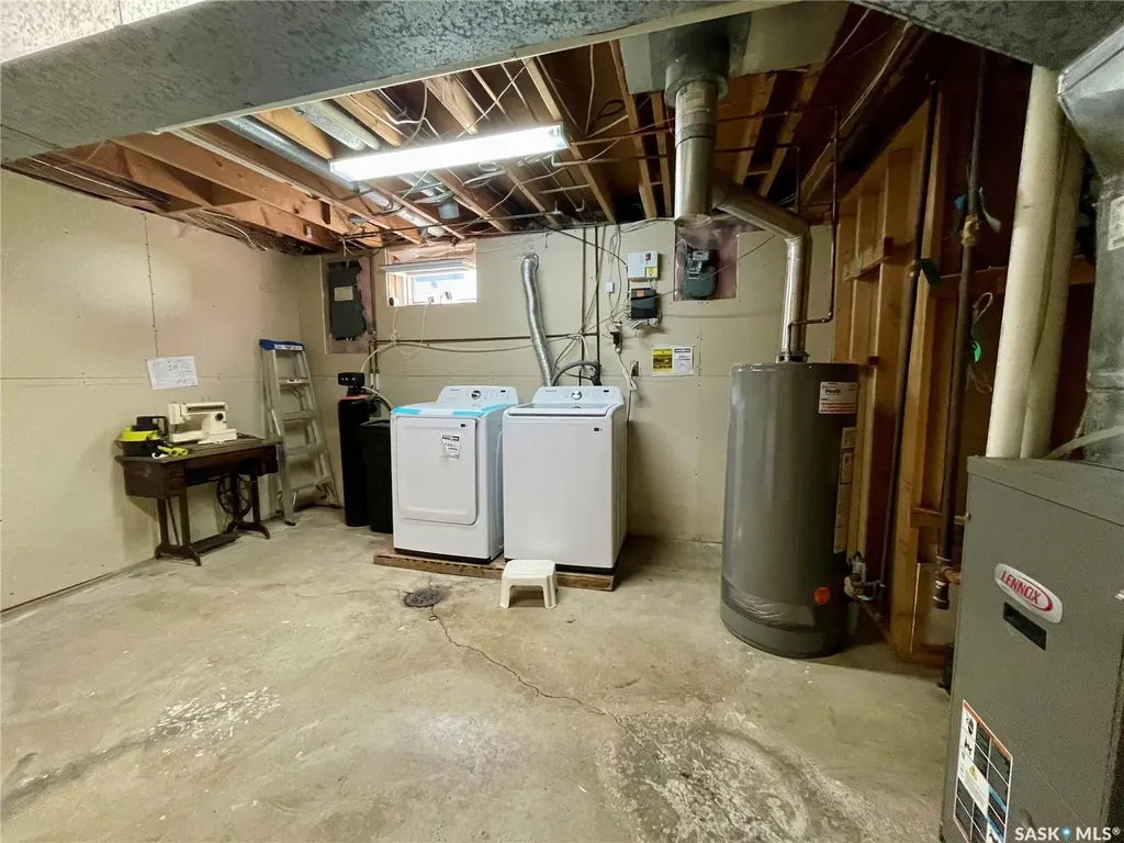 142 Cannon Street Regina SK S4N 4E3