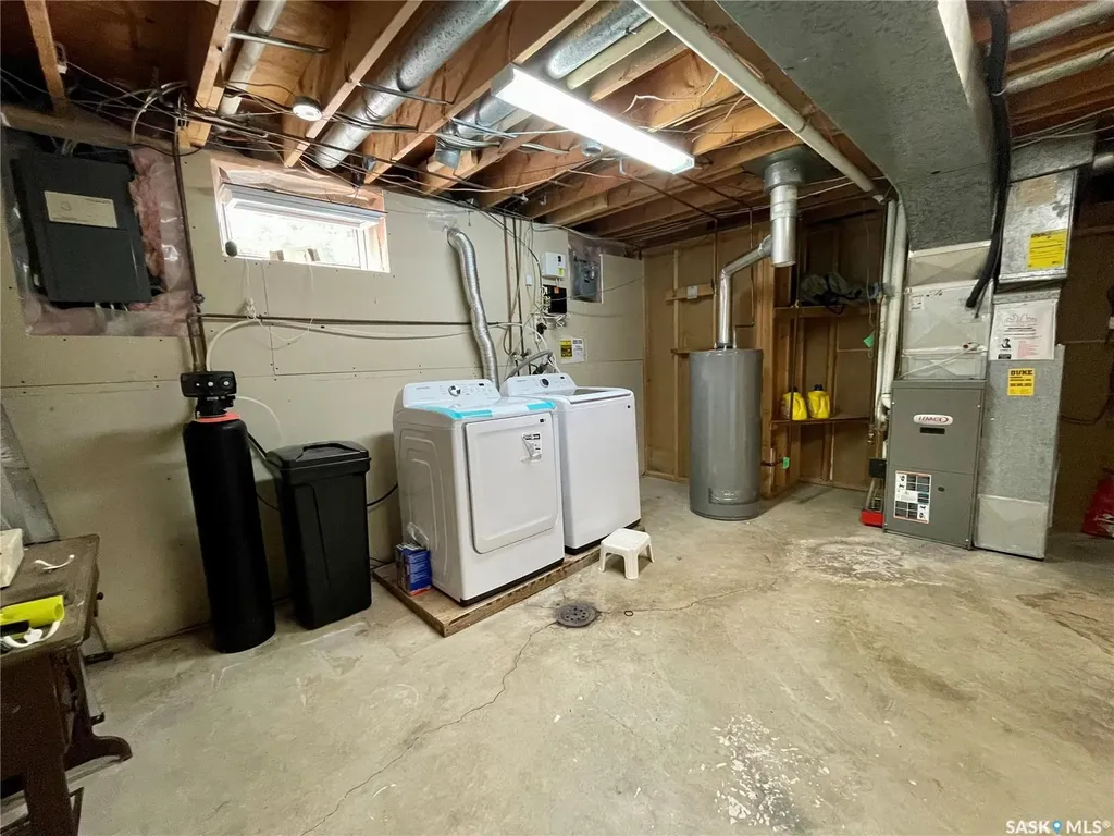 142 Cannon Street Regina SK S4N 4E3