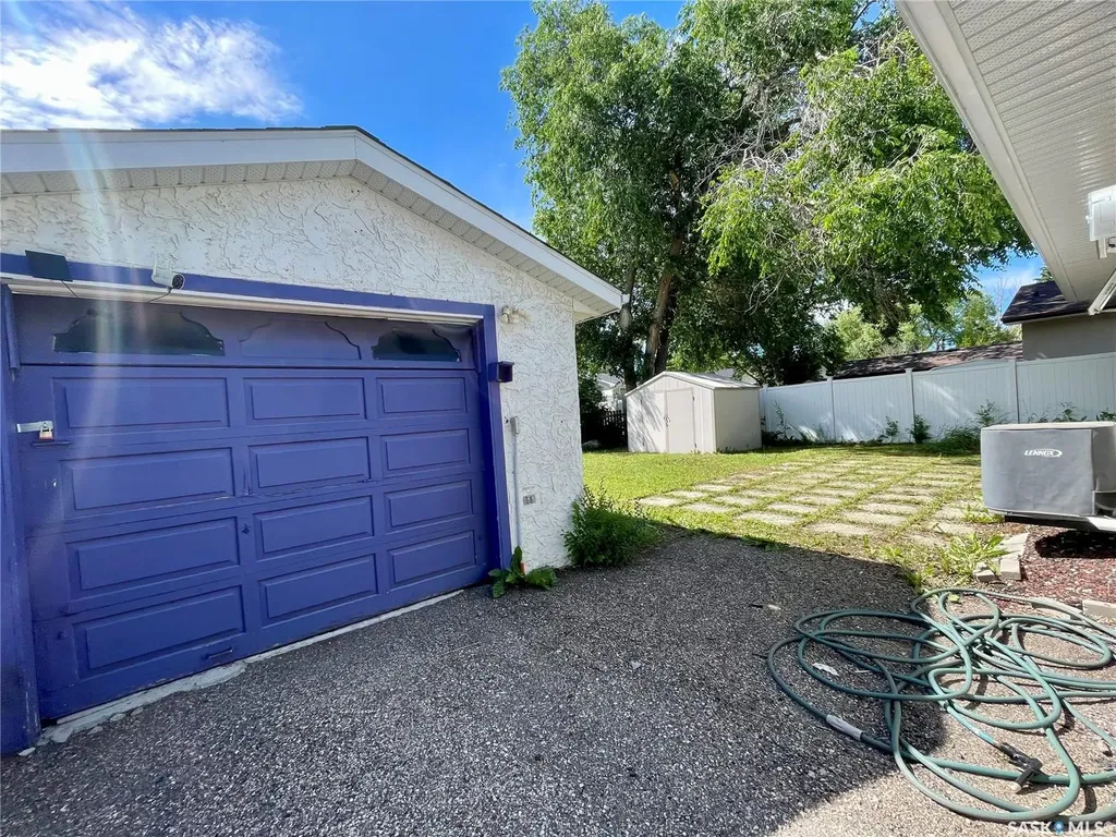 142 Cannon Street Regina SK S4N 4E3