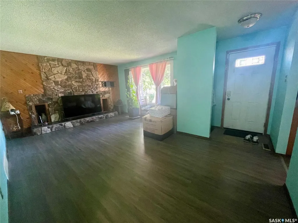 142 Cannon Street Regina SK S4N 4E3