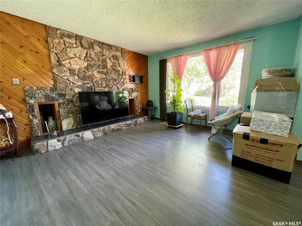 142 Cannon Street Regina SK S4N 4E3