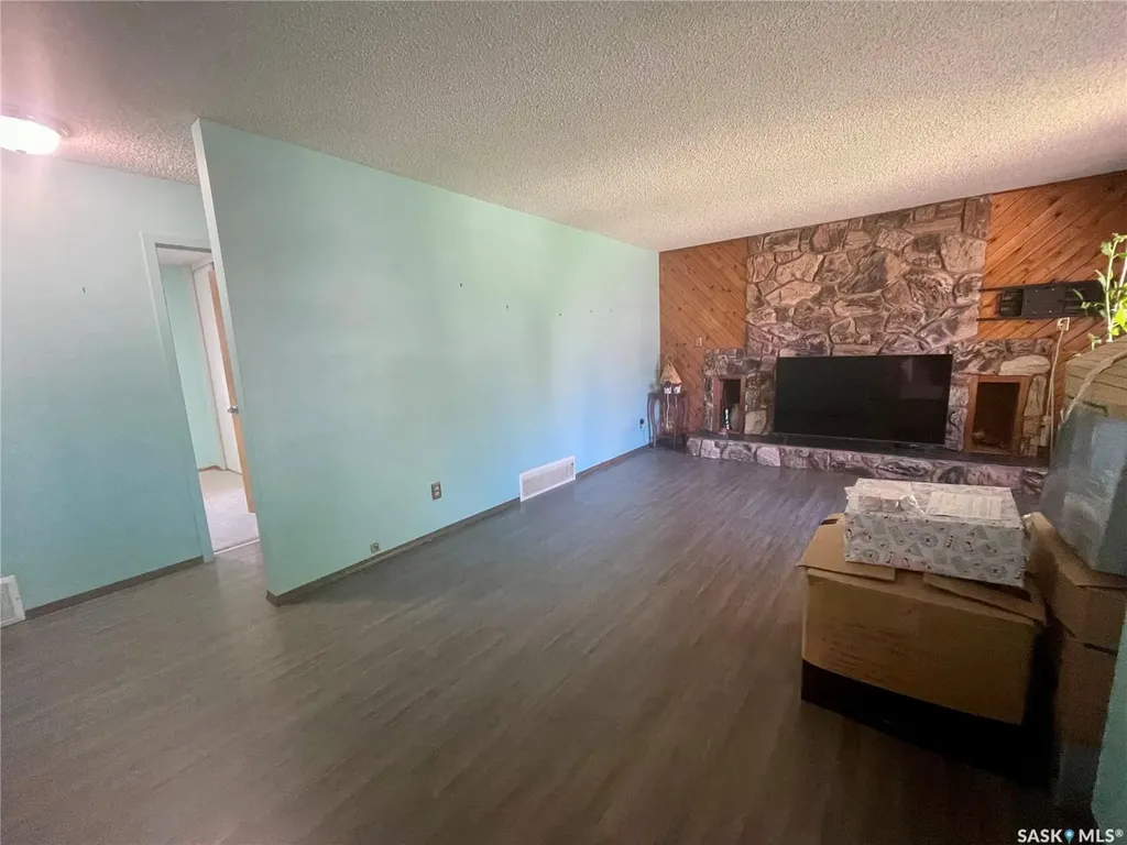 142 Cannon Street Regina SK S4N 4E3