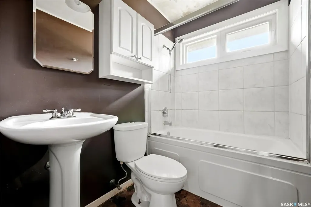 6 Osborne Crescent Regina SK S4R 5J1