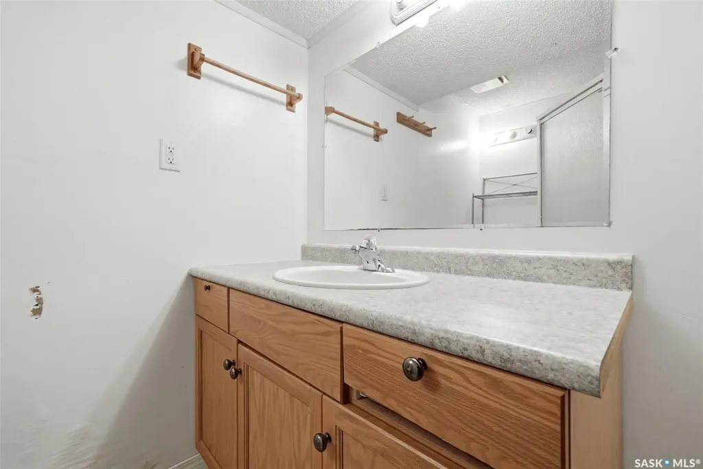 6 Osborne Crescent Regina SK S4R 5J1