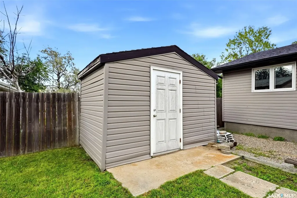 6 Osborne Crescent Regina SK S4R 5J1