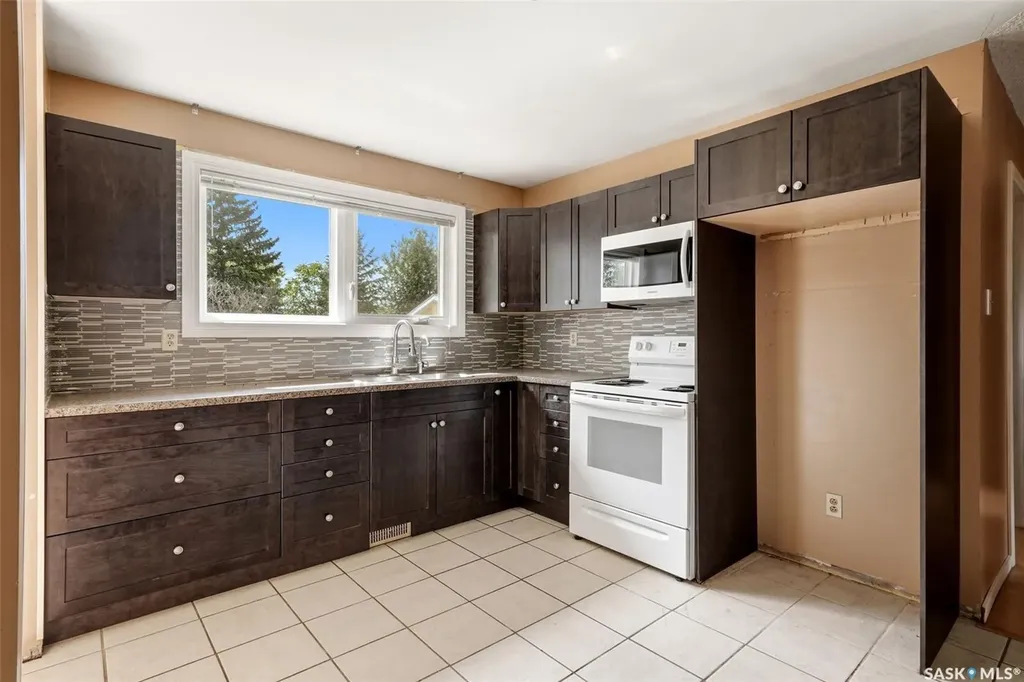 6 Osborne Crescent Regina SK S4R 5J1