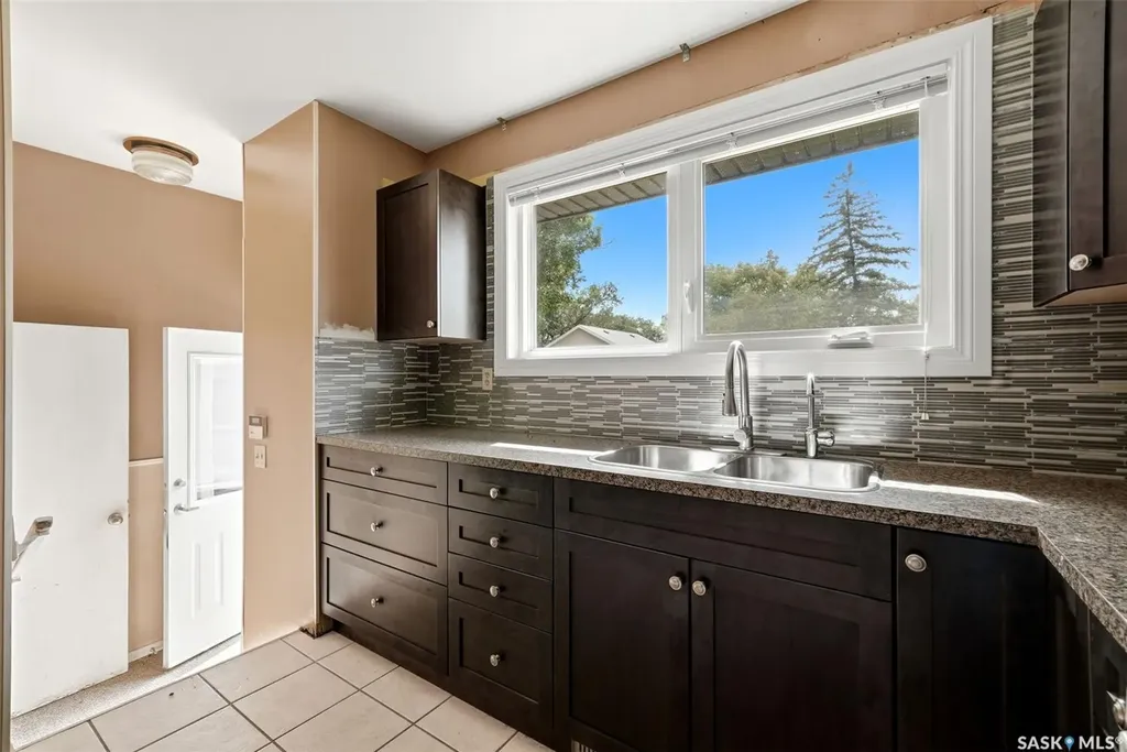 6 Osborne Crescent Regina SK S4R 5J1