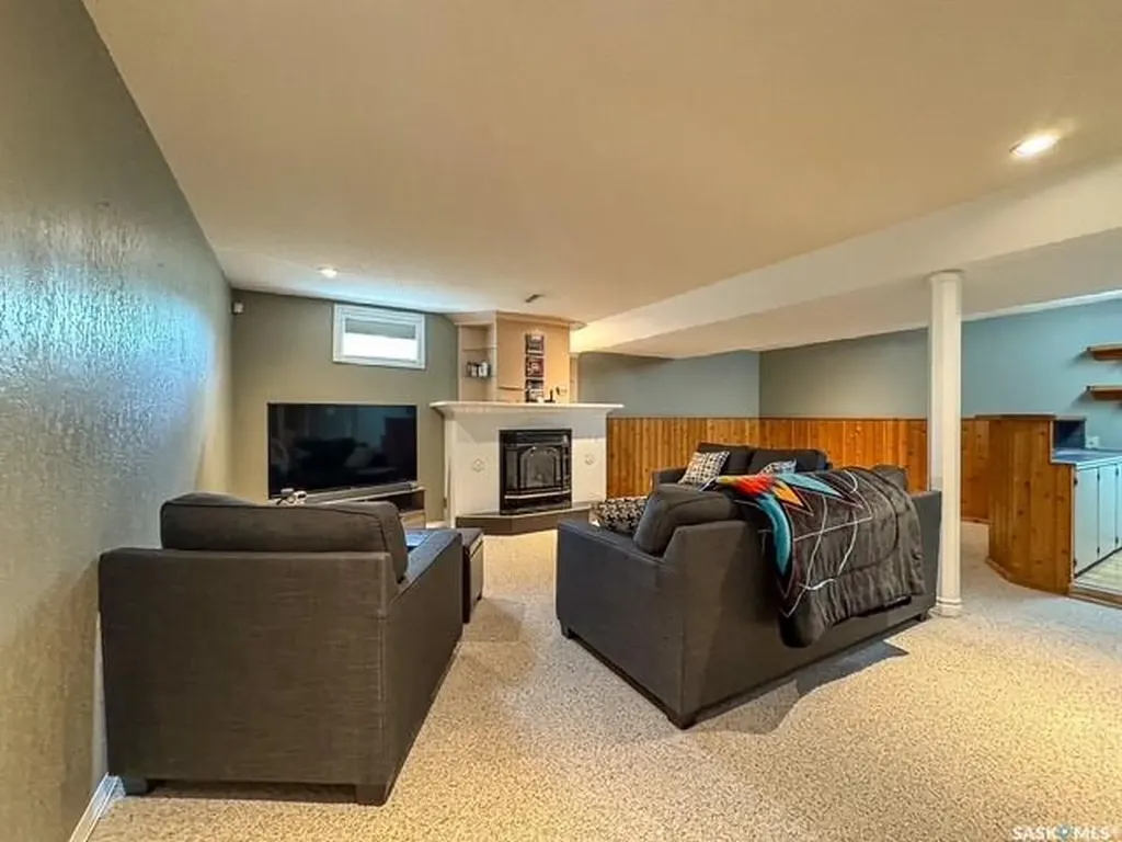 437 Russell Crescent Swift Current SK S9H 4S6