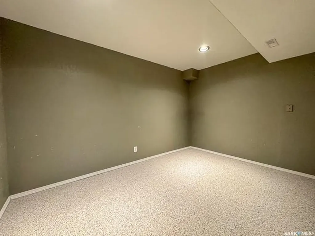 437 Russell Crescent Swift Current SK S9H 4S6