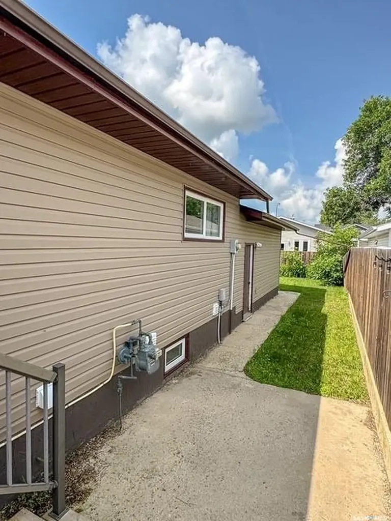 437 Russell Crescent Swift Current SK S9H 4S6