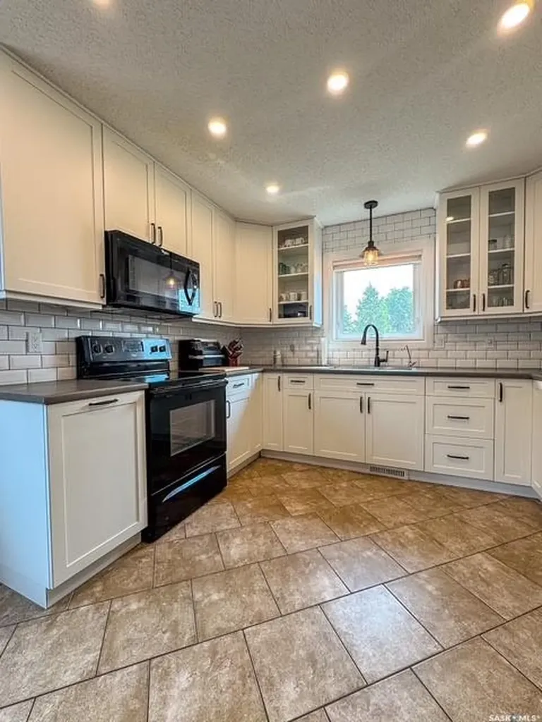 437 Russell Crescent Swift Current SK S9H 4S6