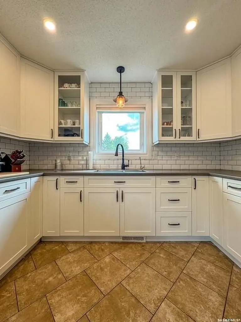 437 Russell Crescent Swift Current SK S9H 4S6