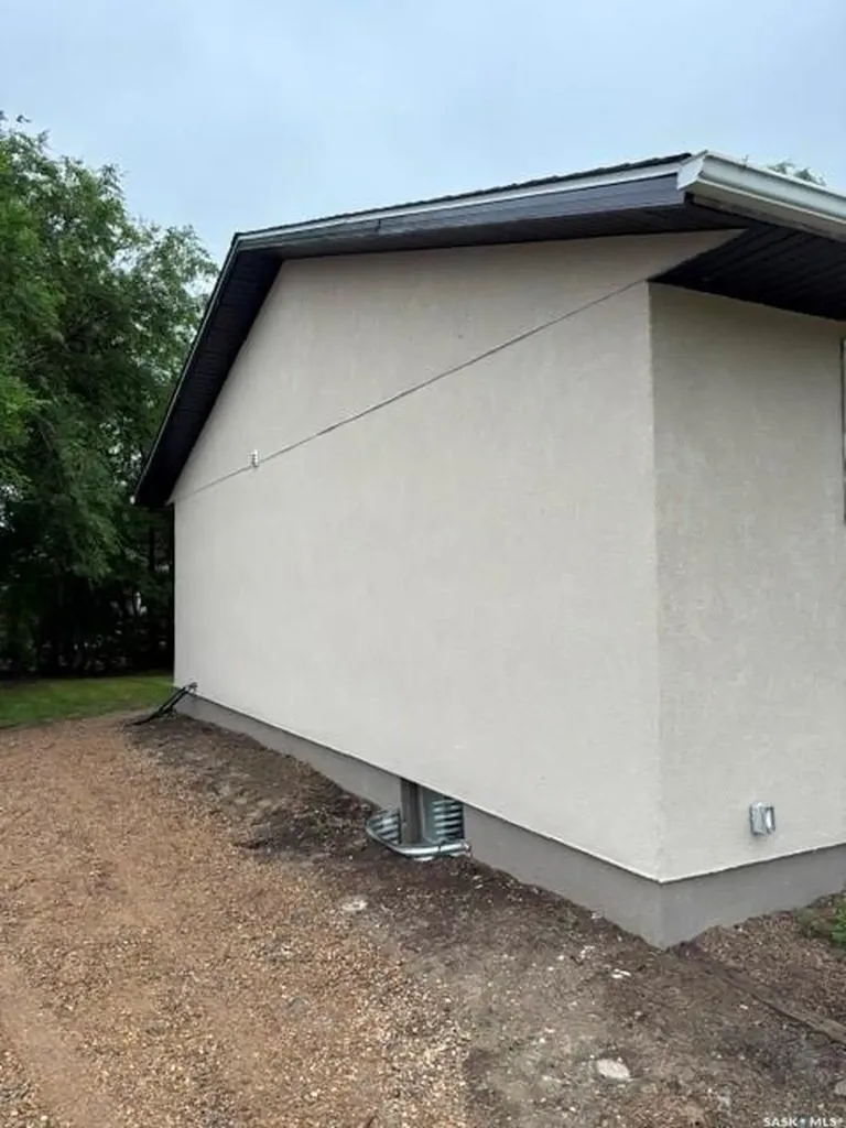 12 Roberts Street Redvers SK S0C 2H0