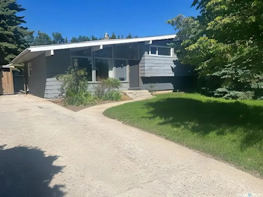 2104 Preston Avenue S Saskatoon SK S7J 2E8