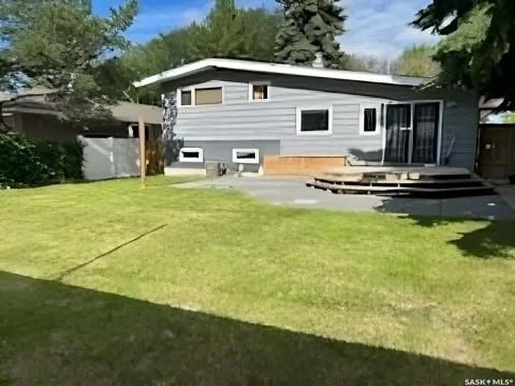 2104 Preston Avenue S Saskatoon SK S7J 2E8