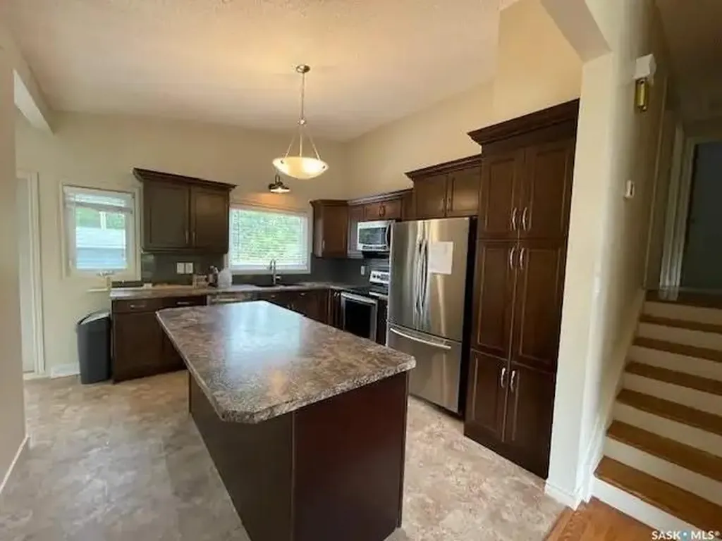 2104 Preston Avenue S Saskatoon SK S7J 2E8