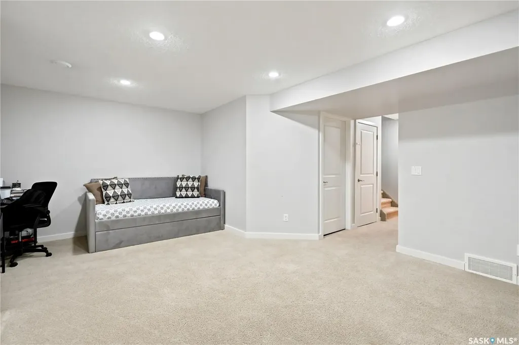 410 Ledingham Way Saskatoon SK S7V 0C4
