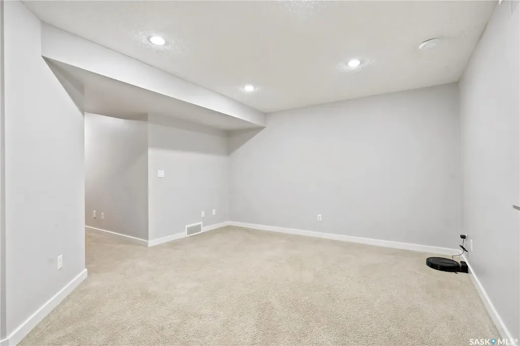 410 Ledingham Way Saskatoon SK S7V 0C4