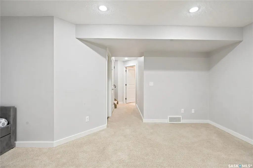 410 Ledingham Way Saskatoon SK S7V 0C4