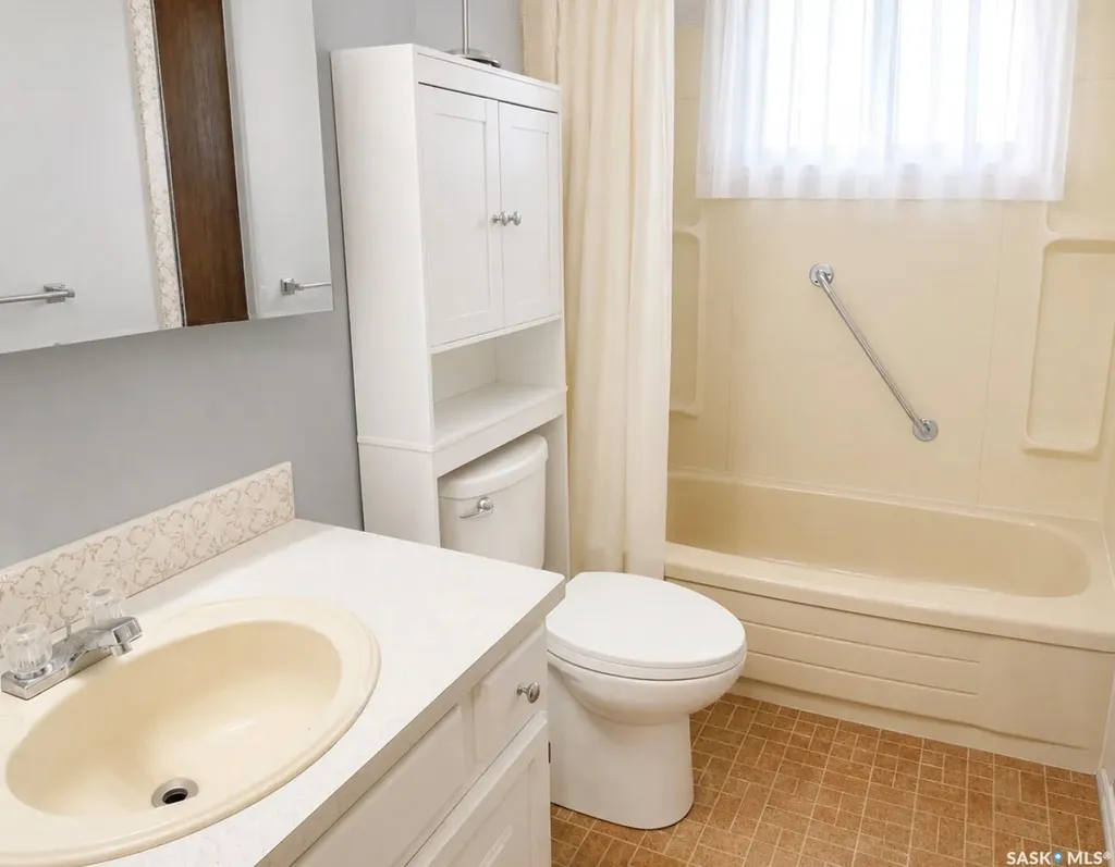 605 5th Avenue W Assiniboia SK S0H 0B0