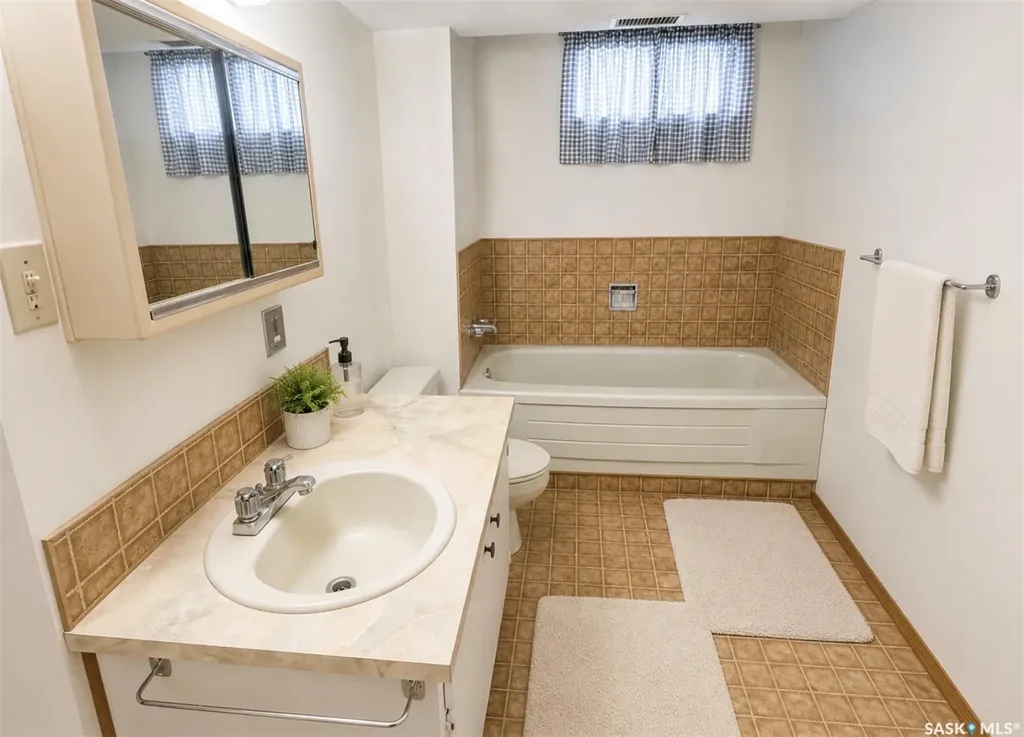 605 5th Avenue W Assiniboia SK S0H 0B0