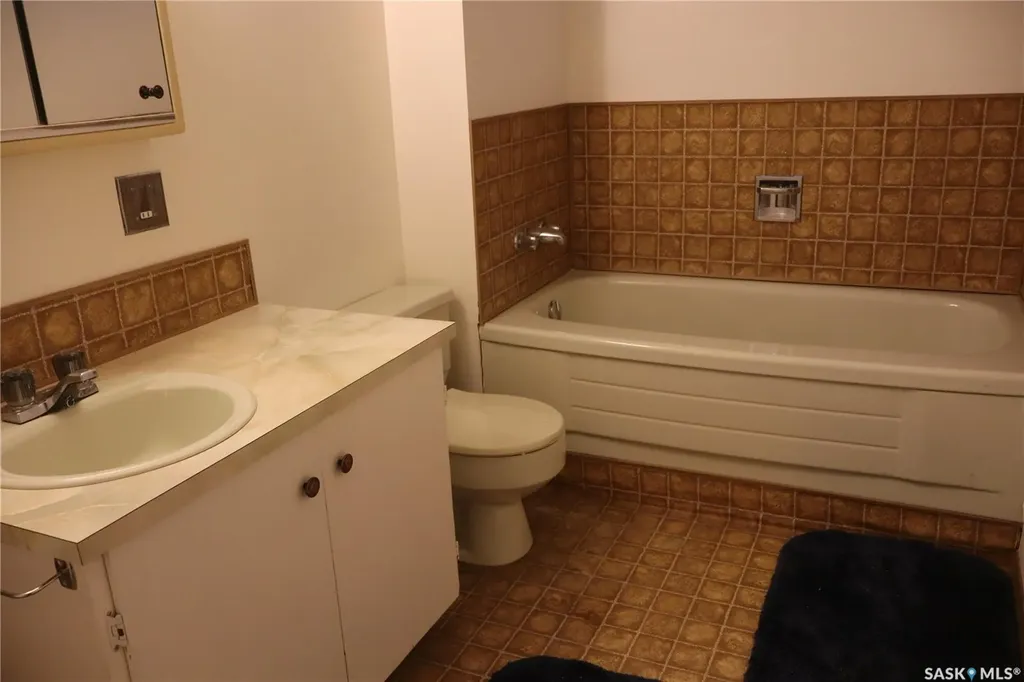 605 5th Avenue W Assiniboia SK S0H 0B0