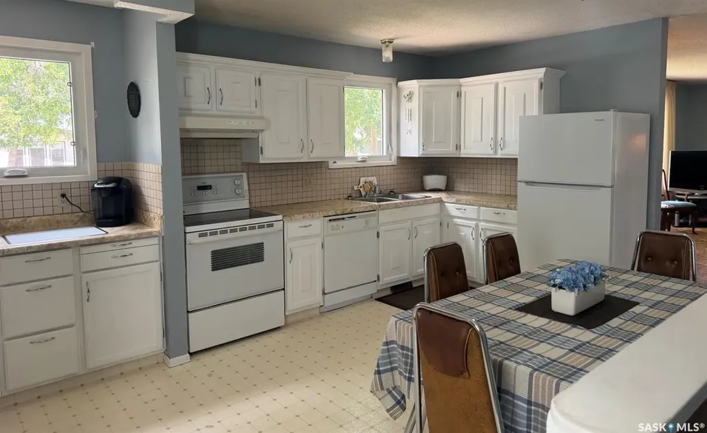 605 5th Avenue W Assiniboia SK S0H 0B0